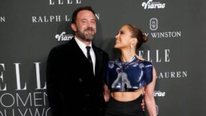 Após rumores de divórcio, Ben Affleck e JLo são vistos usando aliança de casamento