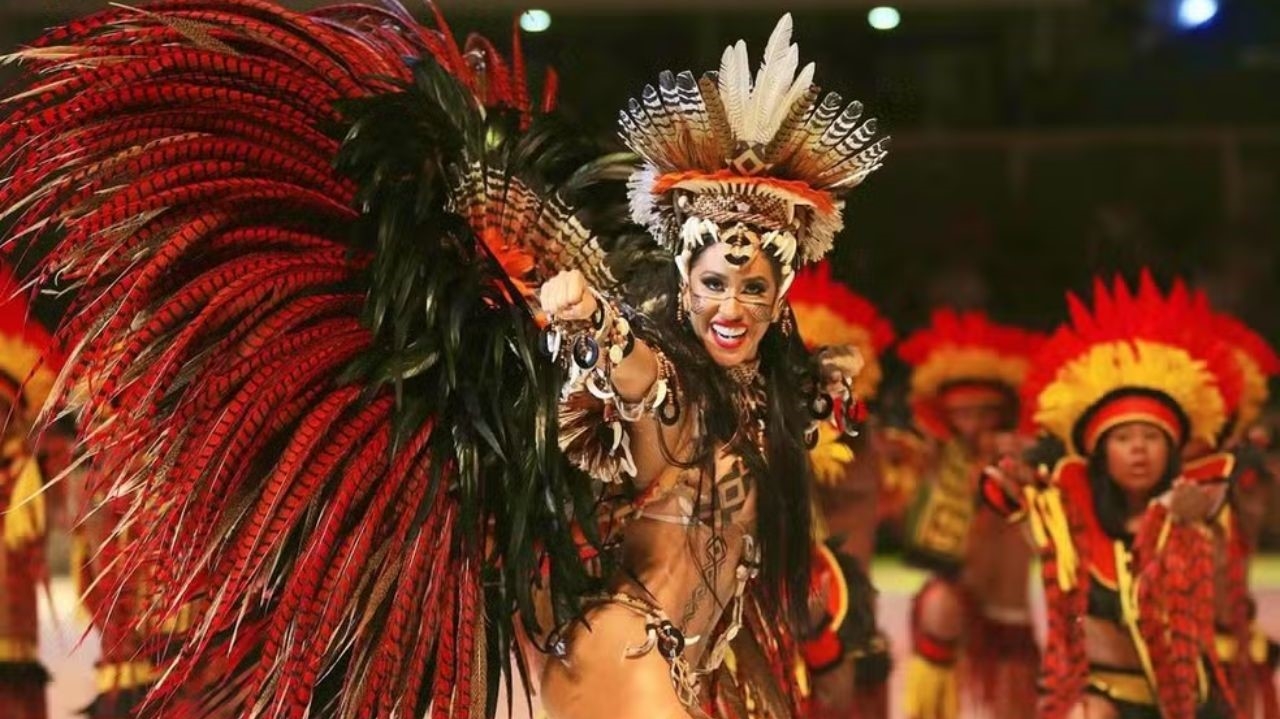 Isabelle Nogueira vira onça pintada no Festival Folclórico de Parintins Lorena Bueri